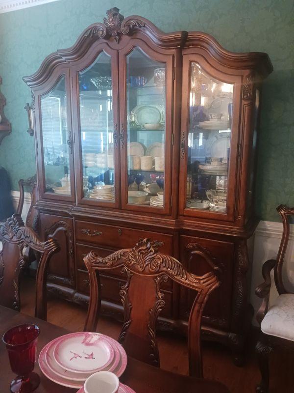 Large Estate Sale On Triple Crown Drive in Churchill Downs in Florence