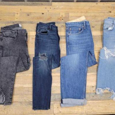 #499 â€¢ (4) Pairs of High-End Fashionable Jeans
