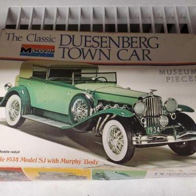 #7584 â€¢ Montogram The Classic DuesenBerg Town Car Model Kit
