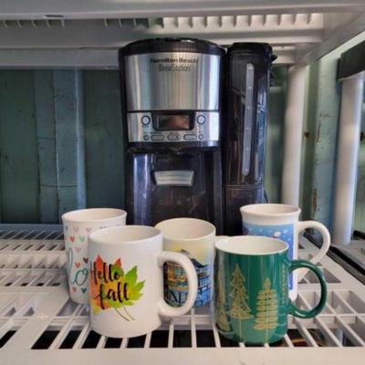 #3522 â€¢ Hamilton Beach Brew Station and (5) Coffee Mugs

