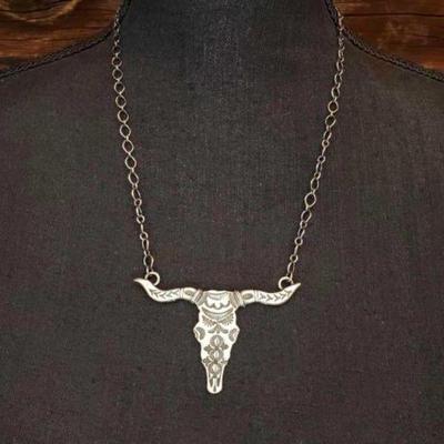 #460 â€¢ native American Sterling Silver cow skull necklace, 21g
