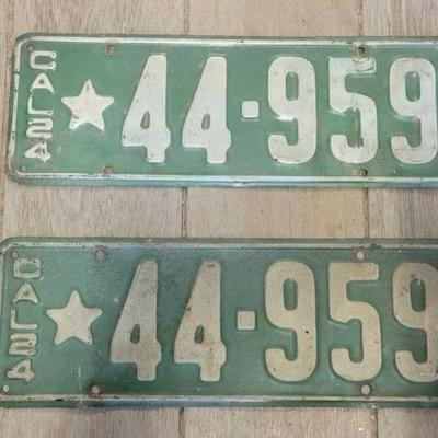 #7120 â€¢ 1924 California License Plates, Pair
