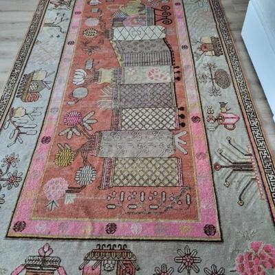 BEAUTIFUL ANTIQUE RUG
Dimensions:
11' 4" L x 6' 2.5"W.   $1500