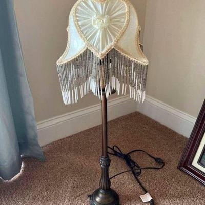 Dale Tiffany Victorian Heart Boudoir Lamp With Glass Bead Fringe
Tested and works