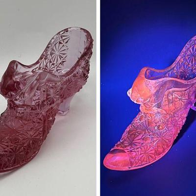 Fenton Daisy & Button Pink Glass High Heel Shoe Trinket Dish
