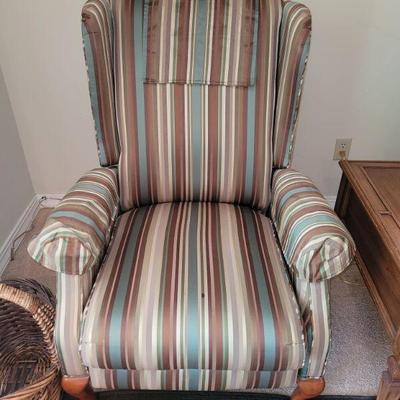 LAZ-Z-BOY Recliner
( there are two of these that match)