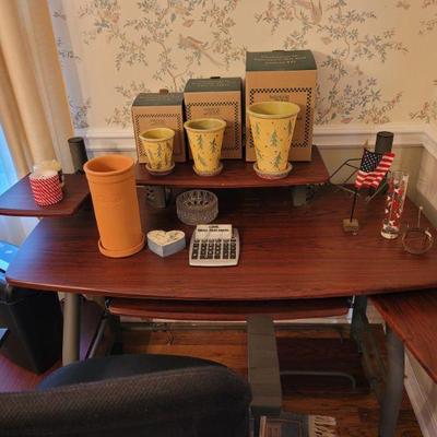 Computer desk