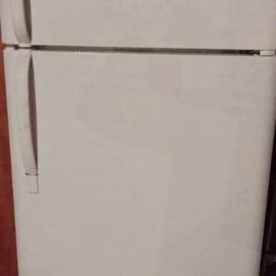 Refrigerator - very clean!