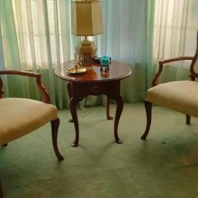 Cherry end table & open arm chairs