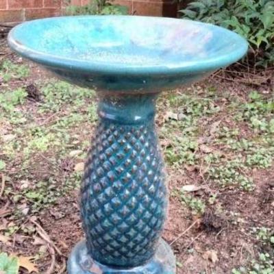 Gkazed ceramic birdbath