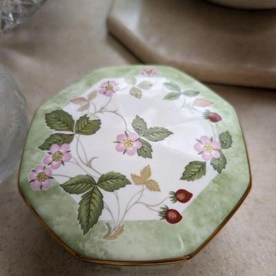 Wedgewood â€œ Wild Strawberryâ€ bone china trinket box 