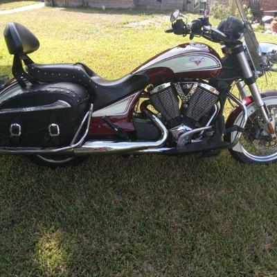 2012 Victory touring. 12k miles 