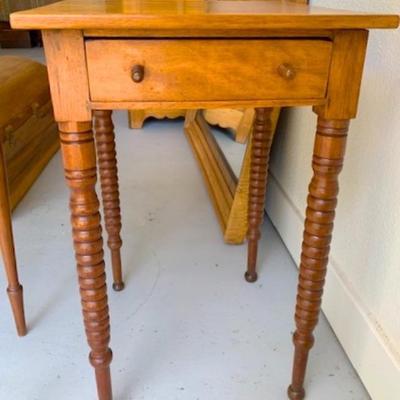 Antique Side Table w/Beautiful Turned Legs 