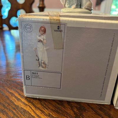 LLADRO " Summer Strol" 7611 RETIRED WITH BOX