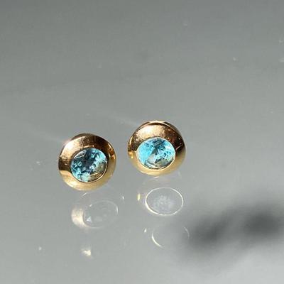 PAIR ROUND AQUAMARINE & 14K GOLD EARRINGS | having central round mixed cut aquamarines (5.5mm dia. approx.) set in 14k gold
