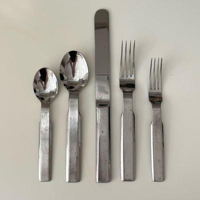 STANLEY ROBERTS MID CENTURY FLATWARE | Partial service, including 11 knives, nine forks, five, small forks, nine spoons 11 small spoons...