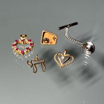 (4PC) 14K PENDANTS & OTHER JEWELRY | Including a contemporary tie pin marked 