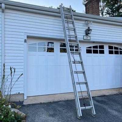 EXTENSION LADDER | 12â€™ unextended - l. 144 x w. 16 in
