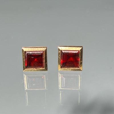 PAIR GARNET & 14K GOLD EARRING | square garnets approx. 5.5 x 5.5 mm set in 14k gold surround total weight 2.7g
