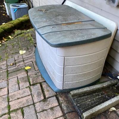 Outdoor storage bin