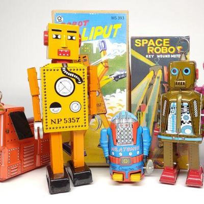 5 Contemporary Tin Wind-Up Robot Toys