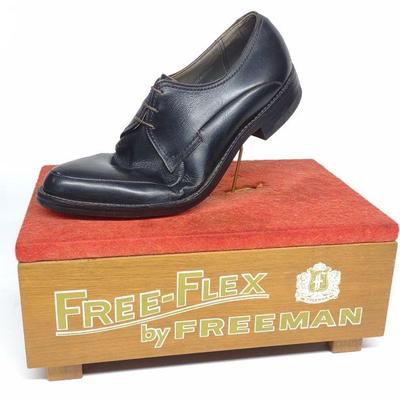 Shoe Store Free-Flex Freeman Mechanical Display