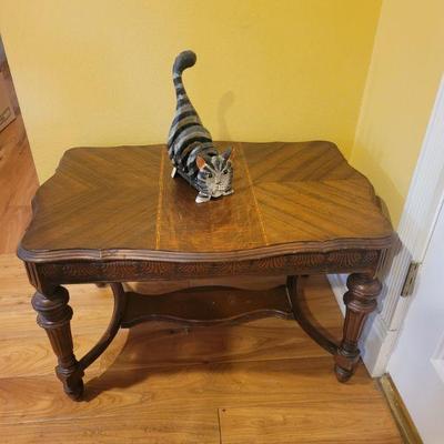 28x20x18 Antique inlay coffee table