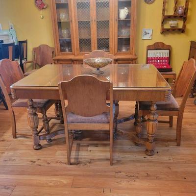 Vintage dining table w/6 chairs and extra leaf extension
60x40