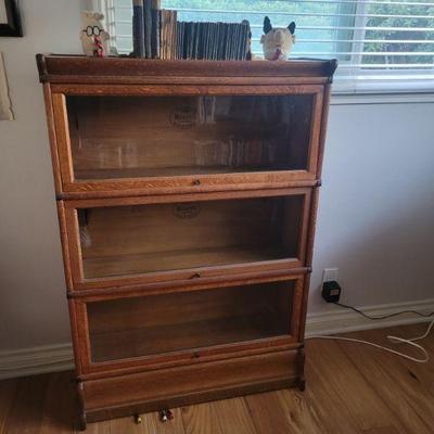 34x10.5x50
Vintage display cabinet
The BRUECK
Made in Sagina W. 