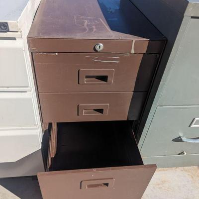3-drawer (1 file & 2 smaller) w/leg levelers & KEY $30