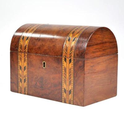 CASKET-FORM TEA CADDY | Burl wood veneer with two bands of contrasting inlay pattern - l. 8 x w. 4.75 x h. 5.75 in.
