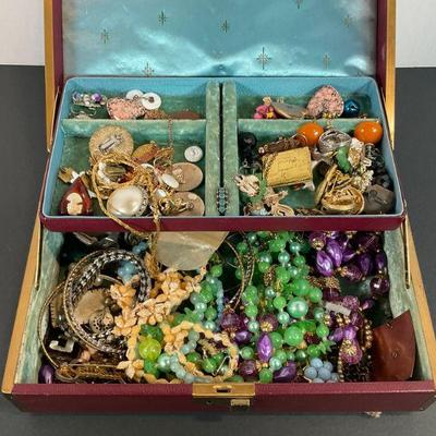 Small Jewelry Box w/costume jewelry