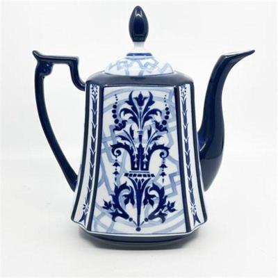 Lot 223  
Bombay Co Windsor Blue and White Teapot