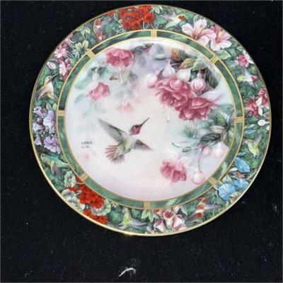 Lot 086  
Set of Four Second Edition Lena Liu Hand-painted Hummingbird Treasury Plates