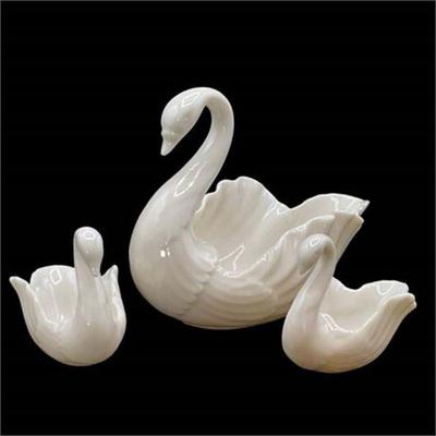 Lot 391   
Lenox Porcelain Swans Small Figurine Dishes Set of 3