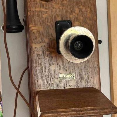 Antique working telephone 