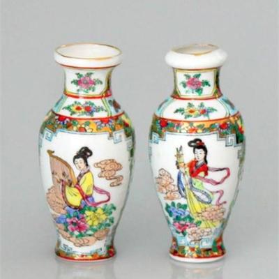 Lot 010   4 Bid(s)
Vintage Chinese Miniature Vases Famille Rose Pair Hand Painted