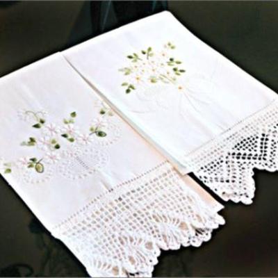 Lot 134   1 Bid(s)
Vintage Linen Guest Towels Hand Embroidered Hand Crochet Trim Floral Pattern