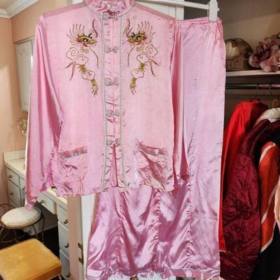 Lot 55 - Vintage Japanese Silk Clothing 