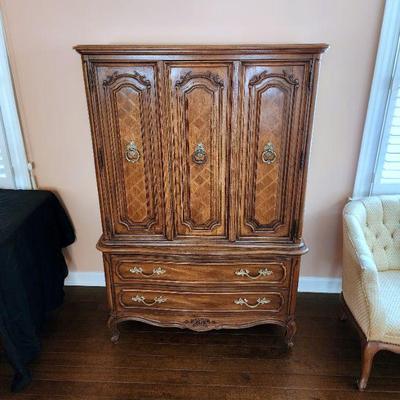 Lot 37 - Thomasville "Camille" King Bedroom Set 