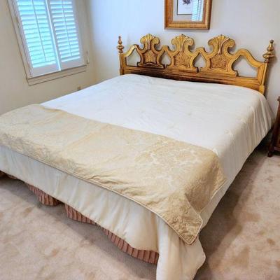 Lot 69 - Drexel "Velero" Gold King Bed 