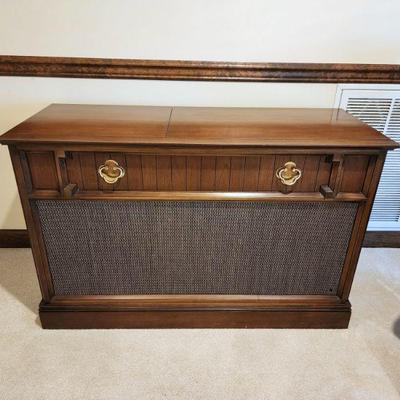 Lot 79 - RCA Victor New Vista Victrola Console Stereo 