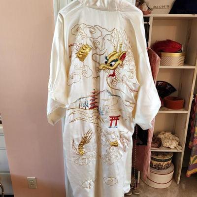 Lot 55 - Vintage Japanese Silk Clothing 