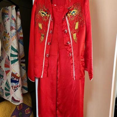 Lot 55 - Vintage Japanese Silk Clothing 