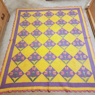 Lot 60 - Vintage Tulips Quilt 