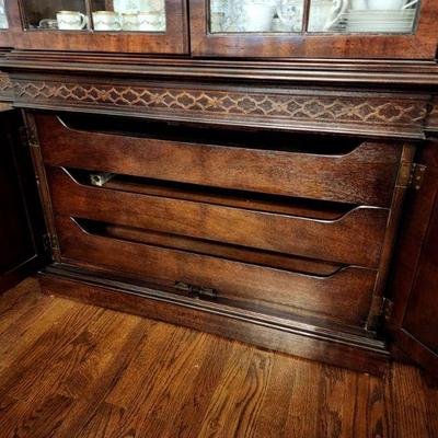 Lot 2 - Henredon "Folio Fourteen" Lighted Breakfront Cabinet 