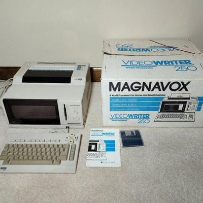 Lot 86 - Magnavox VideoWriter 250 Word Processor Printer 