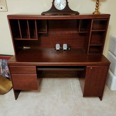 Lot 89 - Sauder Computer Desk 