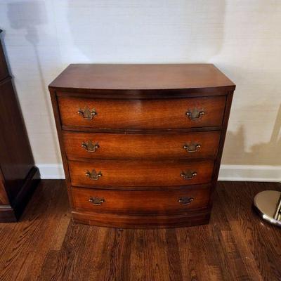 Lot 18 - Small Bow Front 4-Drawer Chest 