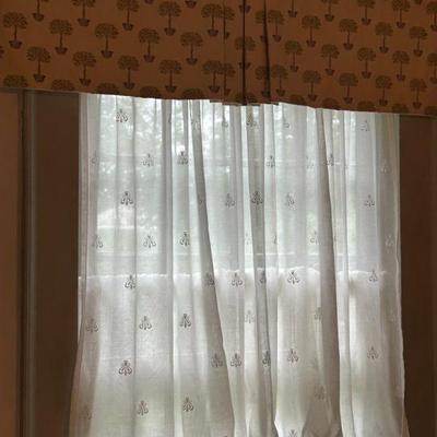 3 Royal Bee Roman Shades